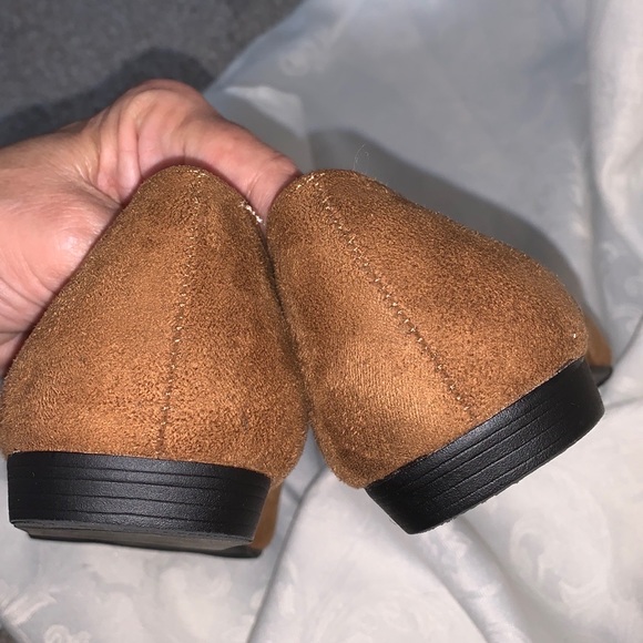 The Tog Shop Cat Loafers in Tan and Silver, size 7 M - Picture 7 of 12